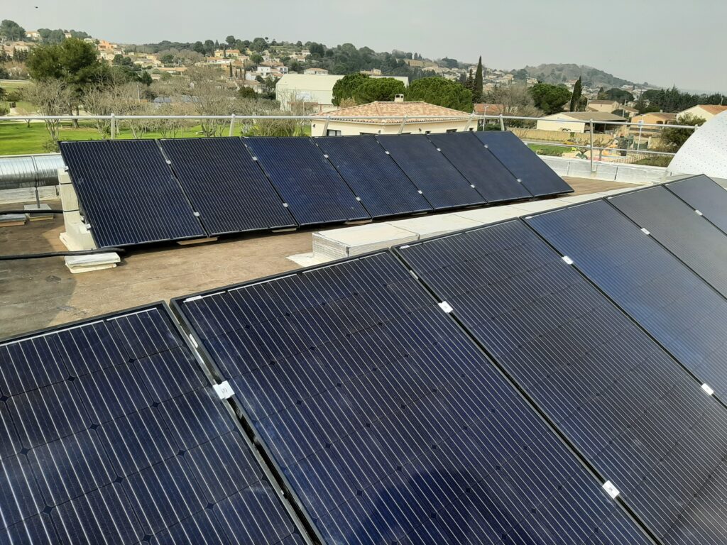 Découvrez l'installation de K-HELIOS à la maison médicale de Bellegarde, pose de panneaux photovoltaiques par un installateur local depuis plus de 15 ans