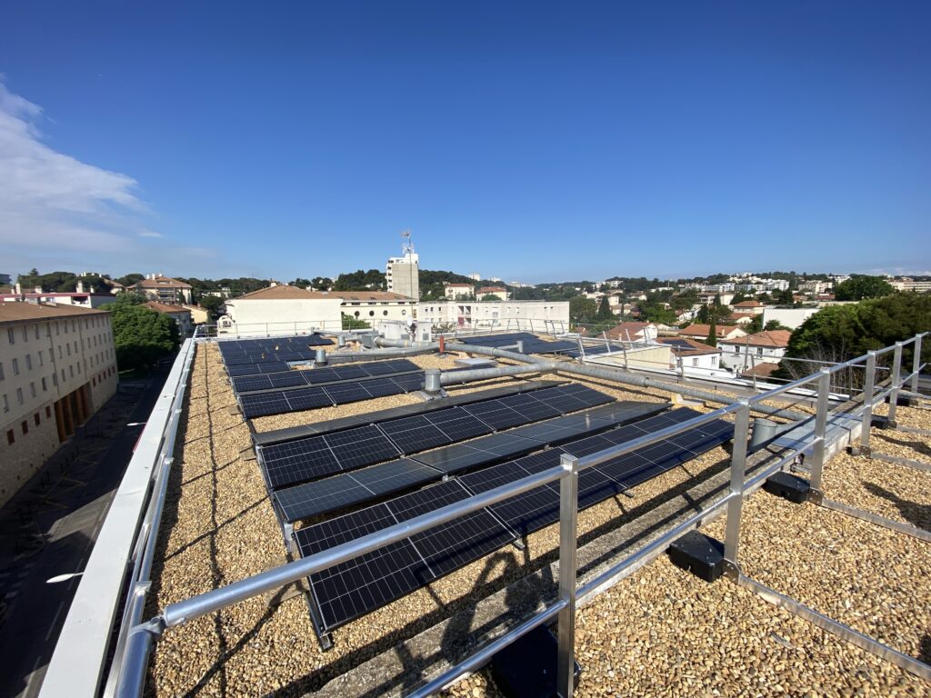 Découvrez l'installation de K-HELIOS à Nîmes, pour le siège d'habitat du gard, pose de panneaux solaires par un installateur local depuis plus de 15 ans