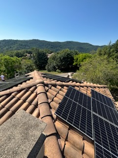 Installation de panneaux photovoltaïques par K-HELIOS à meyrannes